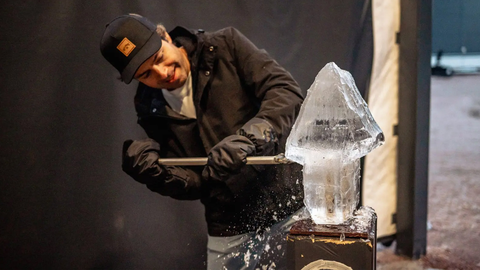 ice sculpting activity rovaniemi lapland ©arctic snowhotel
